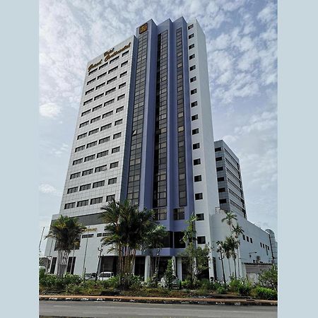 Hotel Grand Continental Kuching Exterior photo