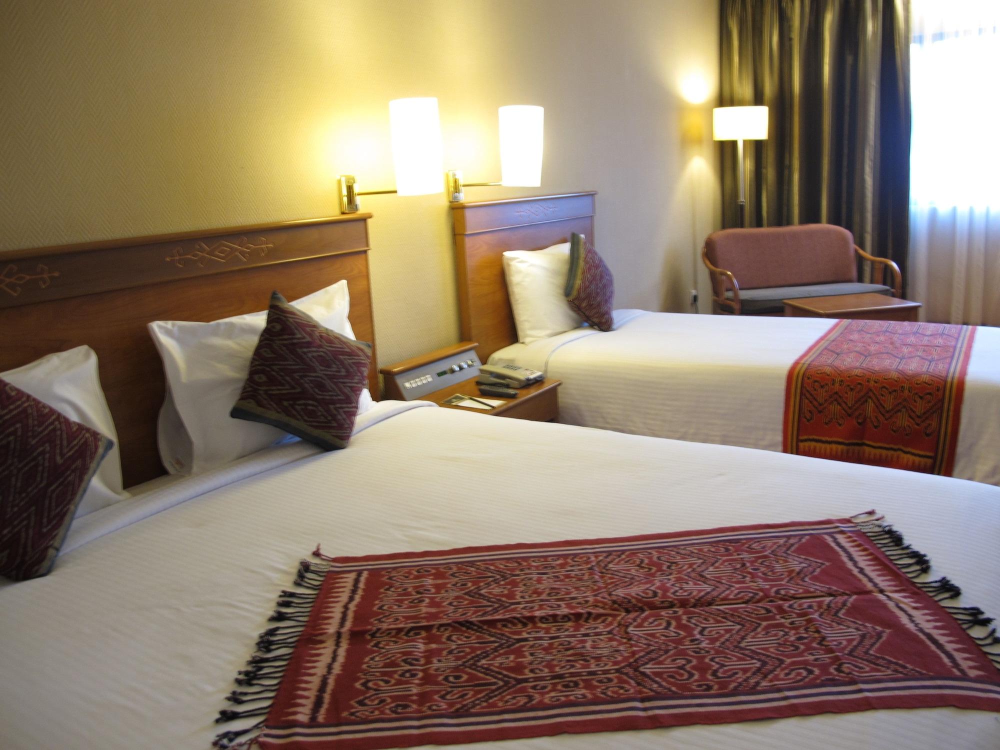 Hotel Grand Continental Kuching Exterior photo