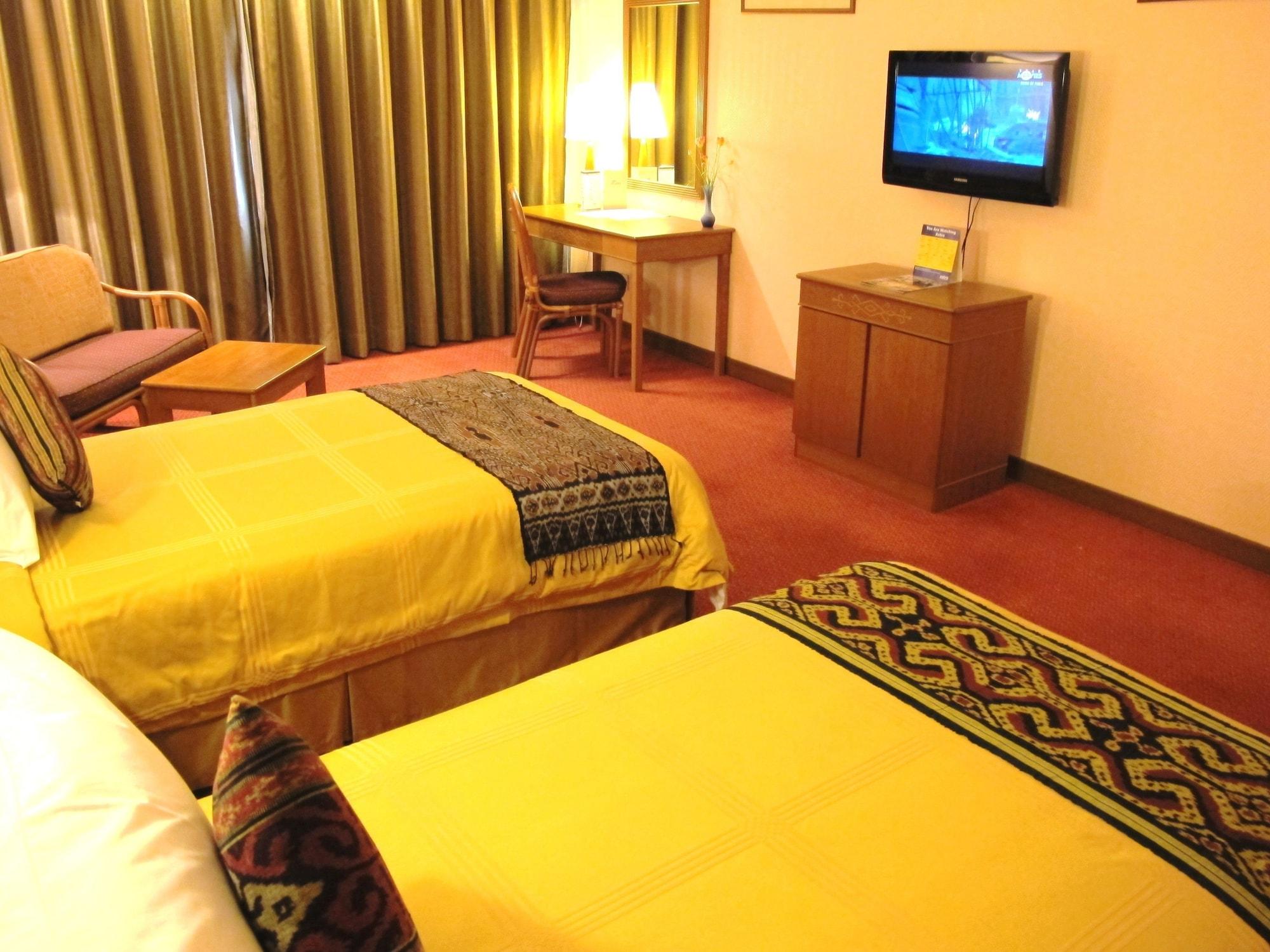 Hotel Grand Continental Kuching Exterior photo