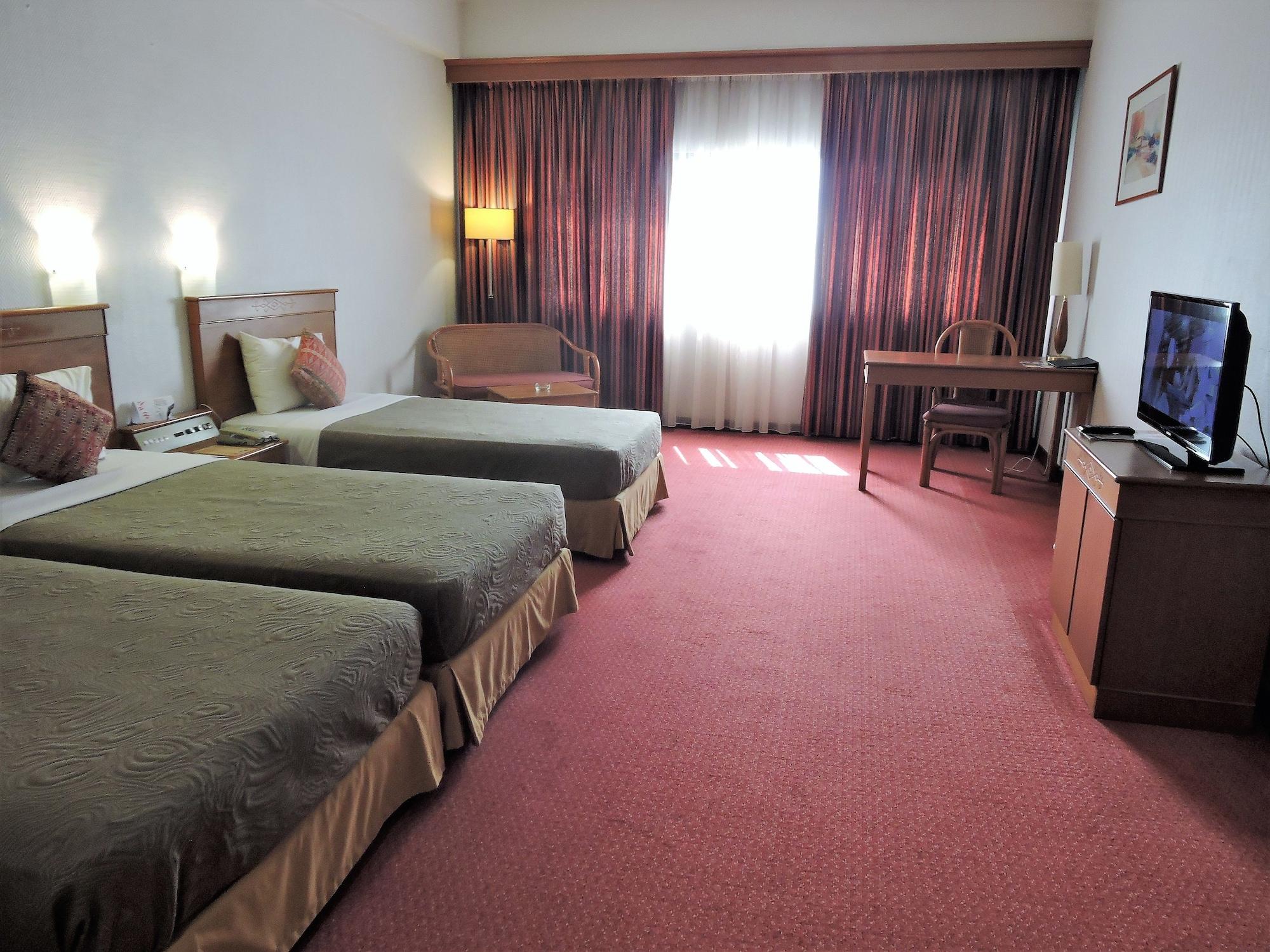 Hotel Grand Continental Kuching Exterior photo