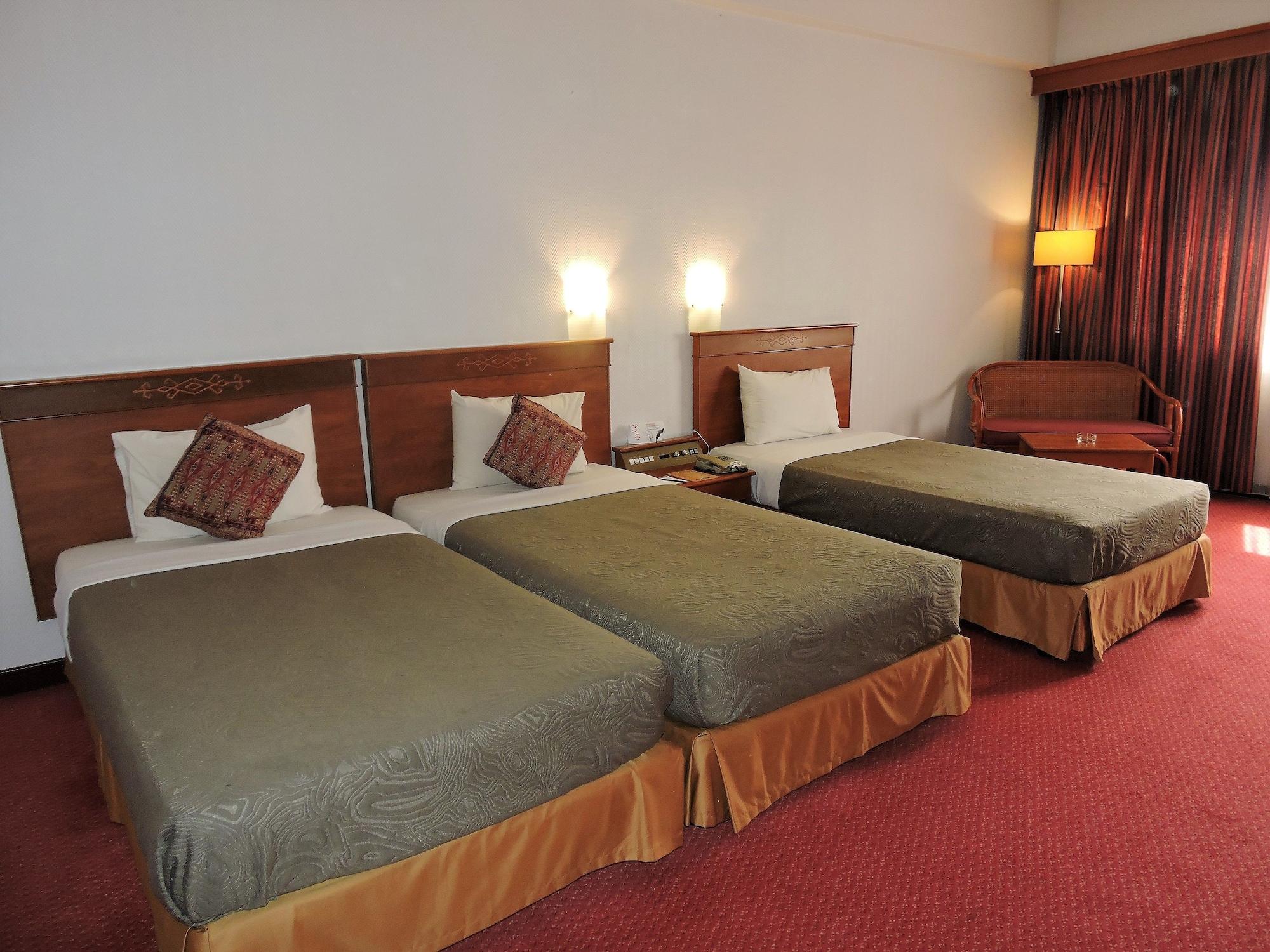 Hotel Grand Continental Kuching Exterior photo