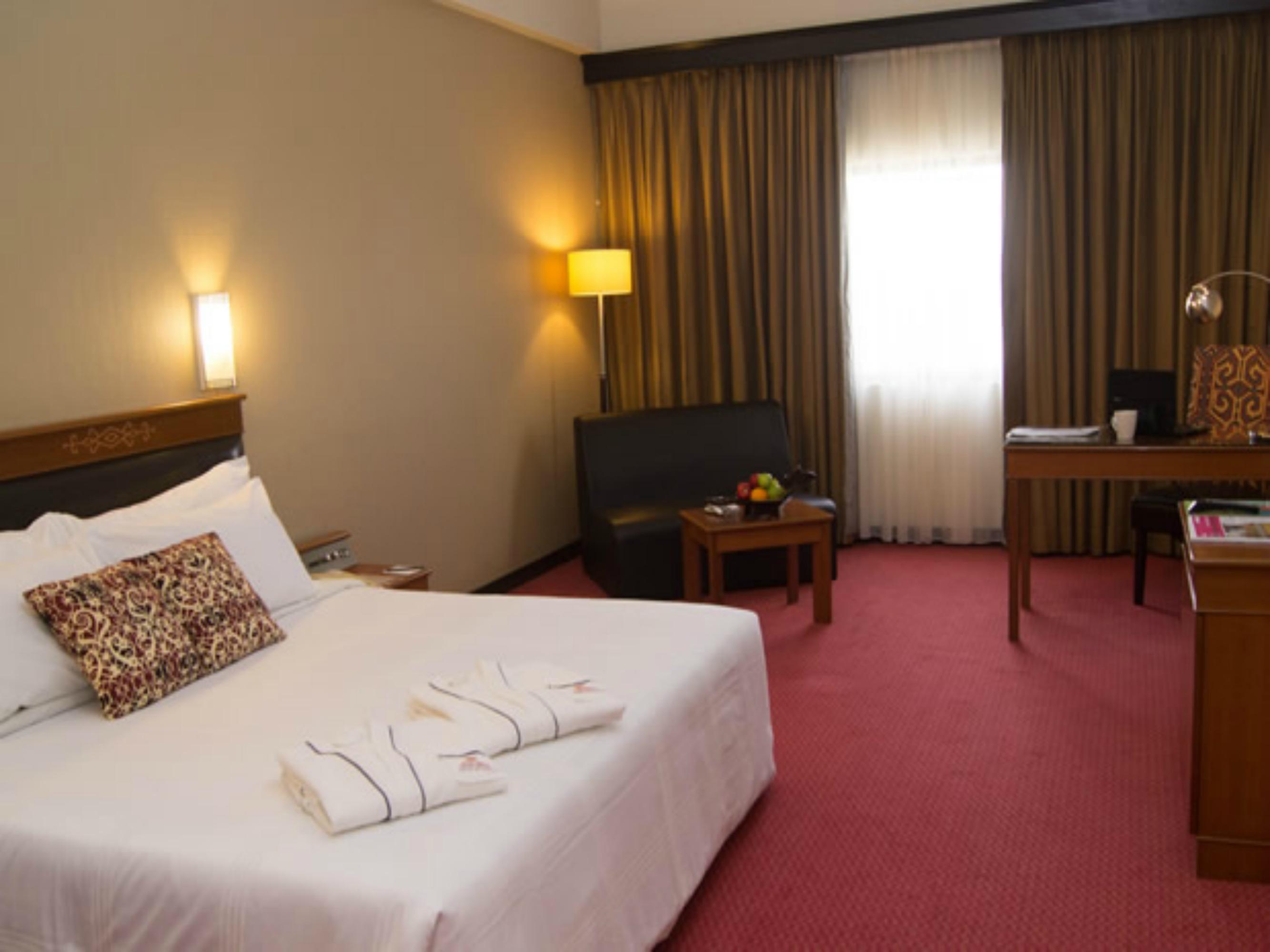 Hotel Grand Continental Kuching Exterior photo