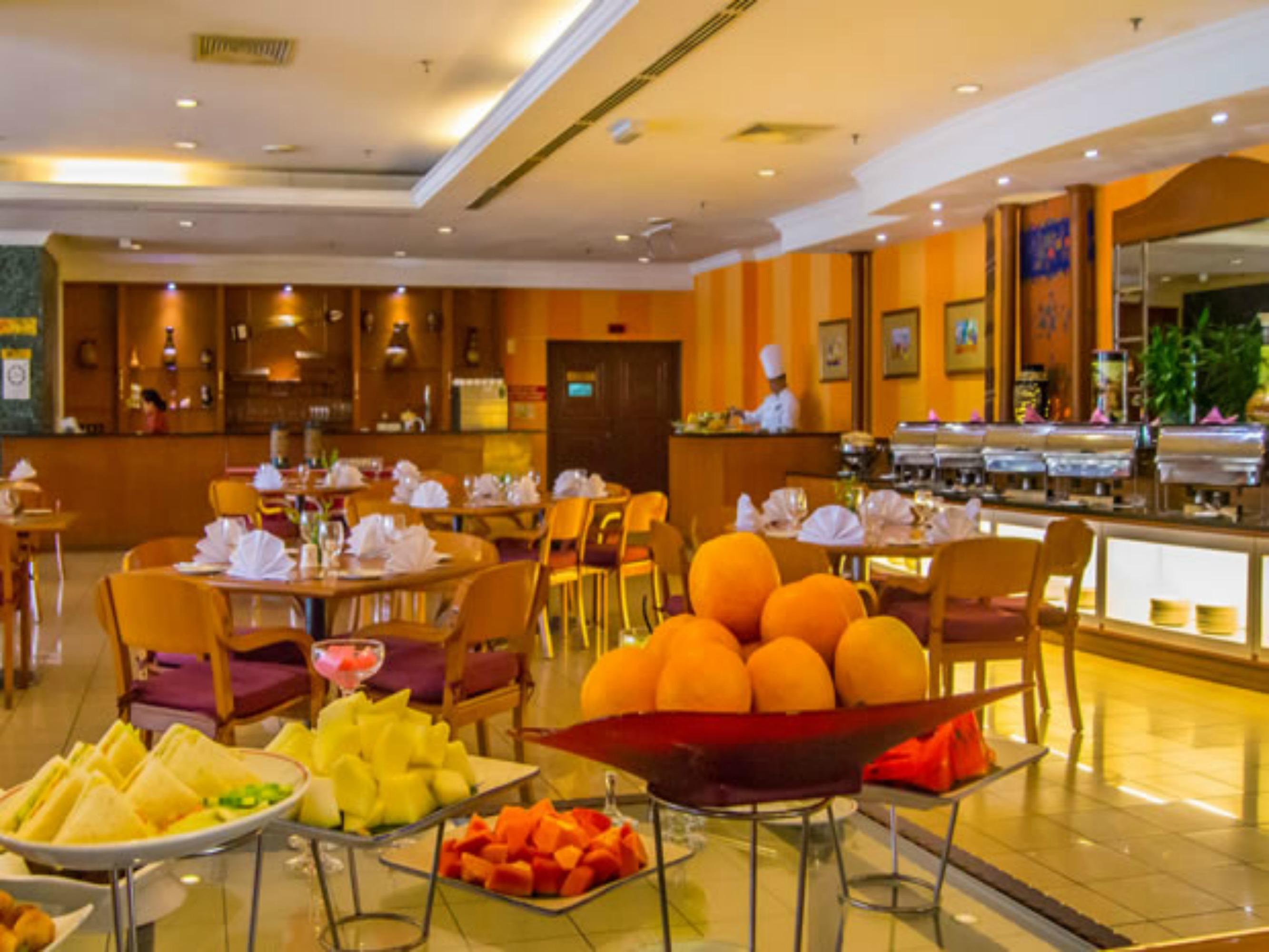 Hotel Grand Continental Kuching Exterior photo