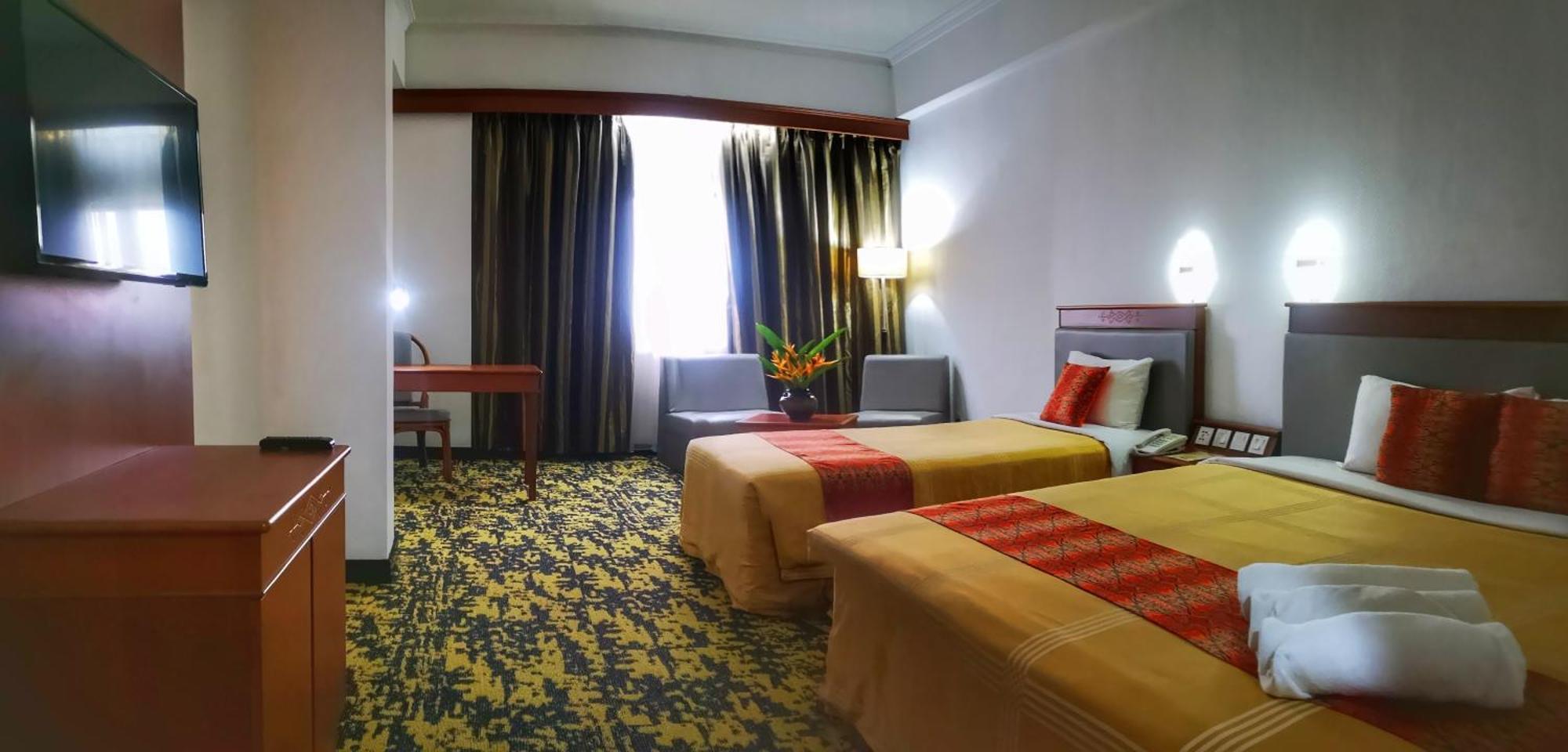 Hotel Grand Continental Kuching Exterior photo