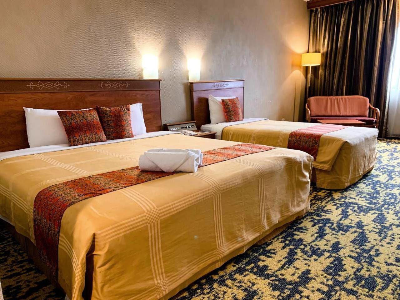 Hotel Grand Continental Kuching Exterior photo
