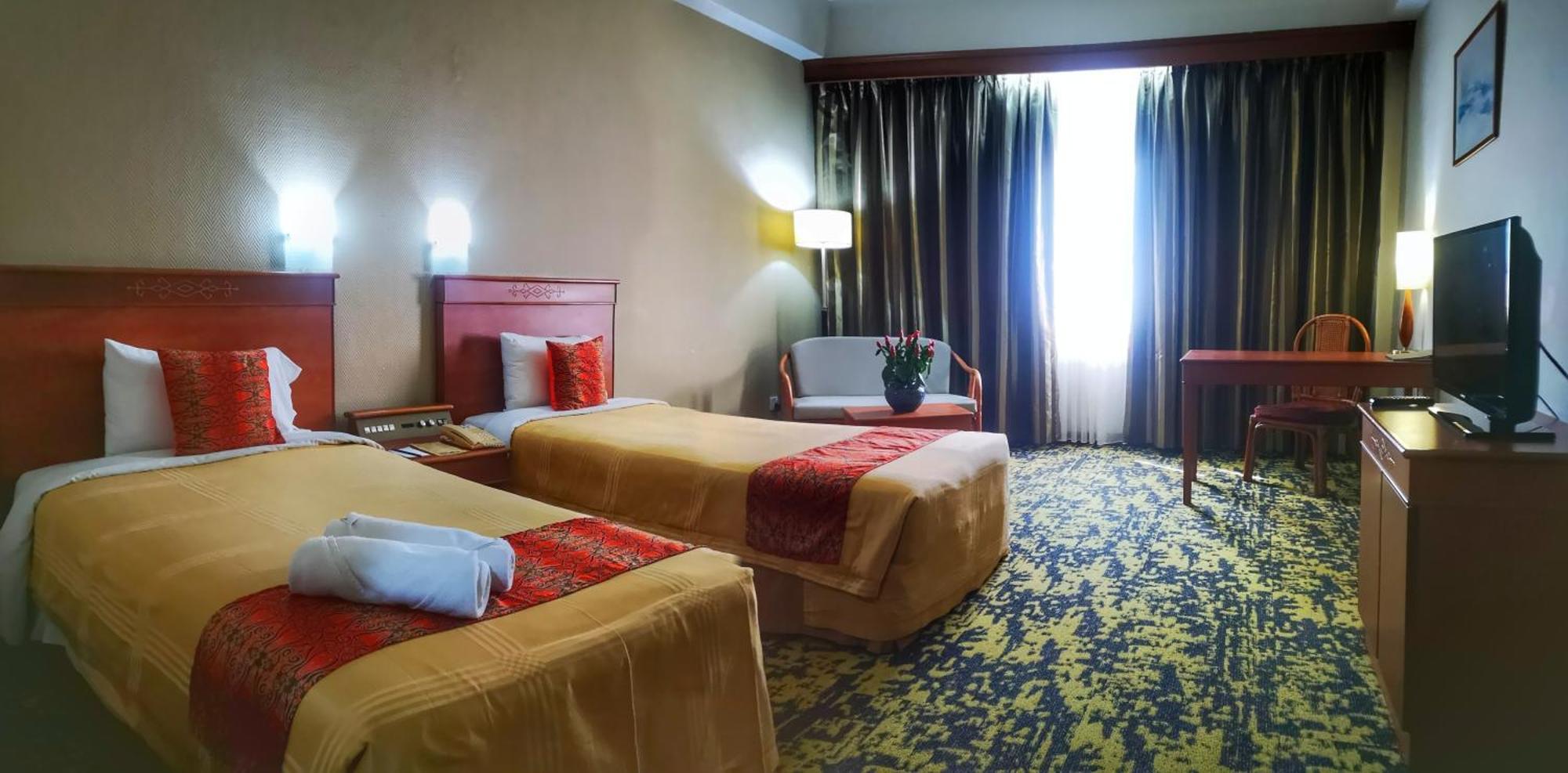 Hotel Grand Continental Kuching Exterior photo