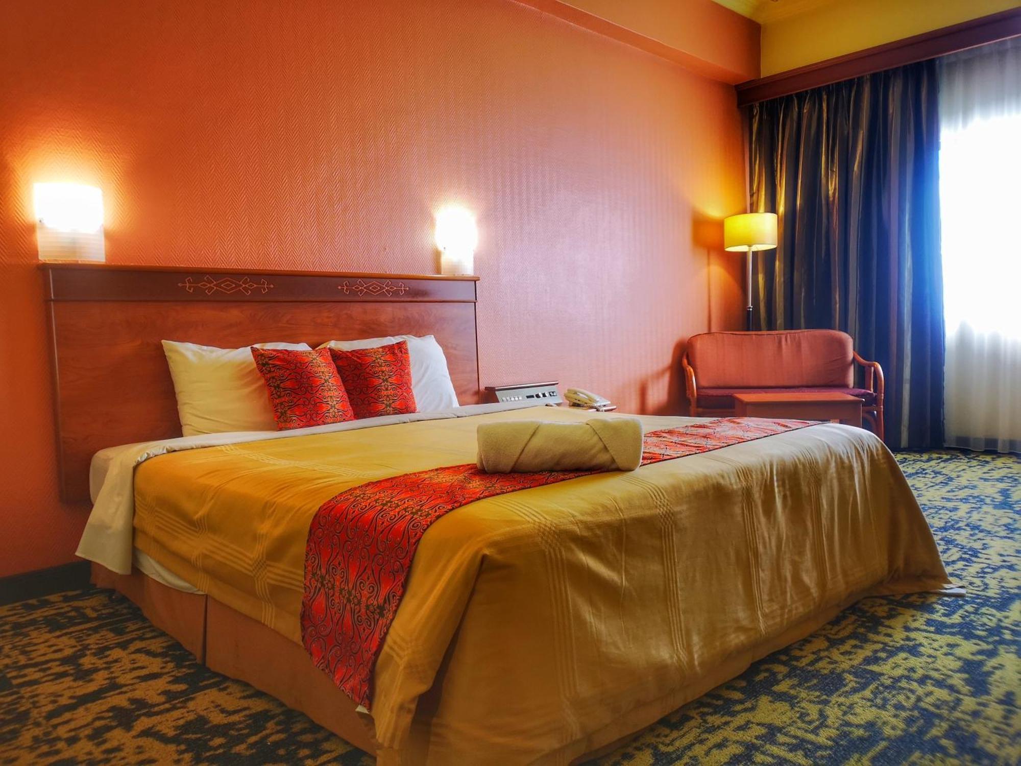 Hotel Grand Continental Kuching Exterior photo