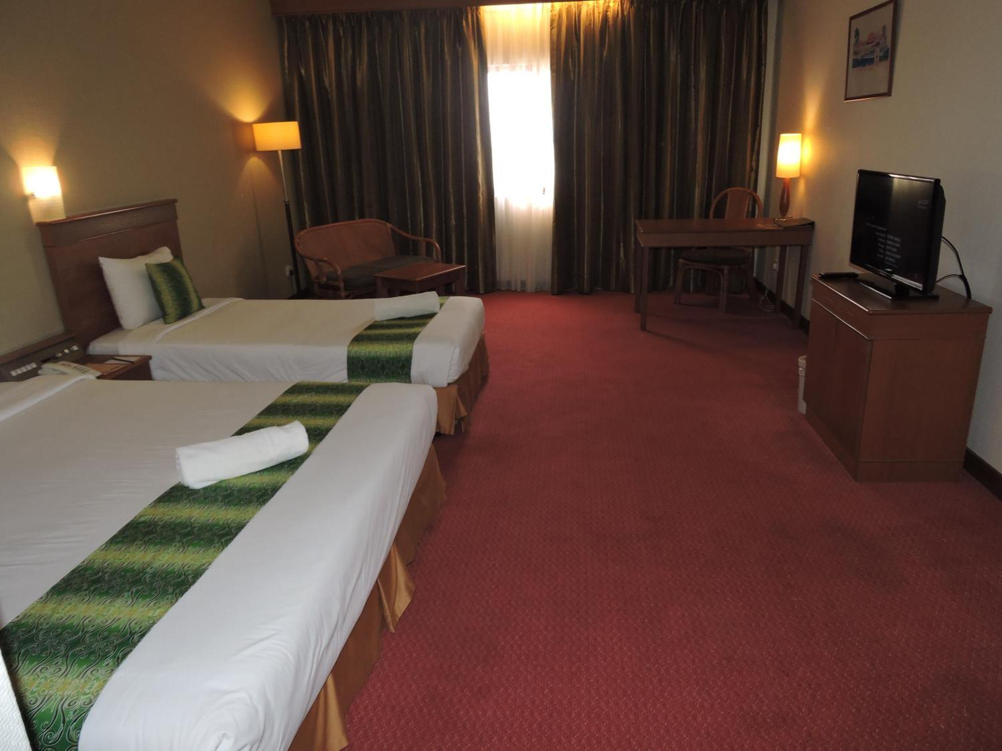 Hotel Grand Continental Kuching Exterior photo