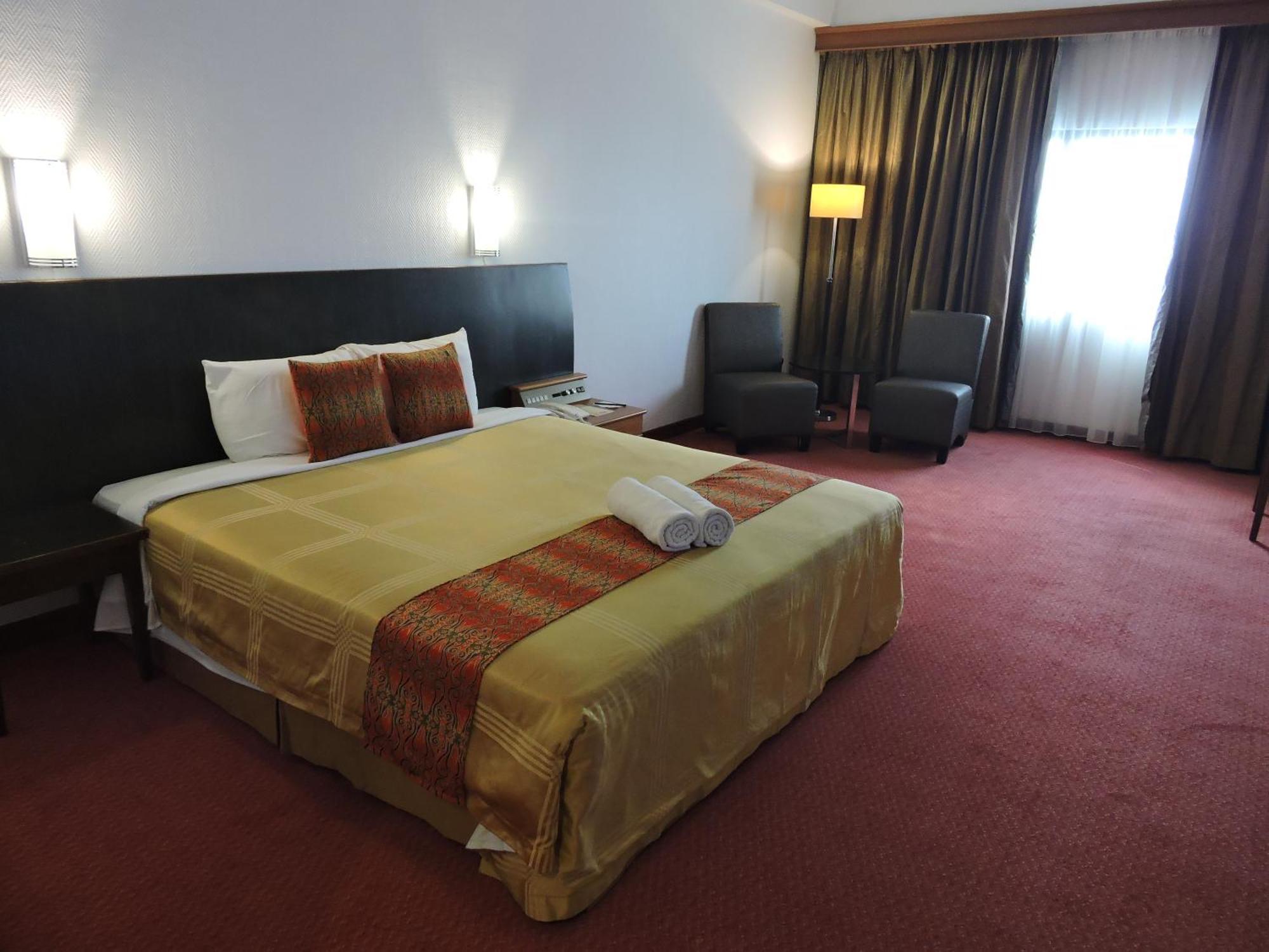 Hotel Grand Continental Kuching Exterior photo