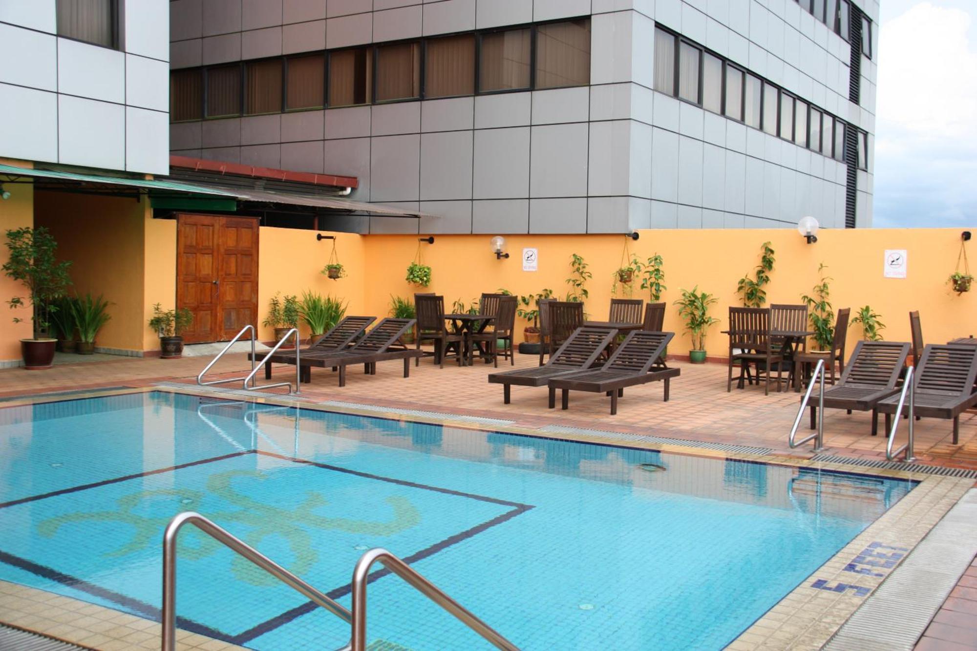 Hotel Grand Continental Kuching Exterior photo