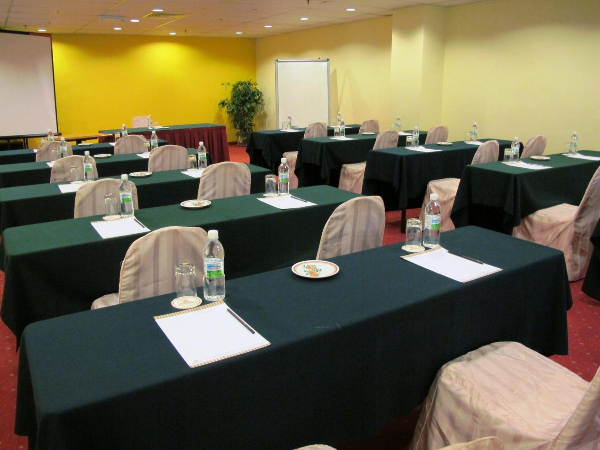 Hotel Grand Continental Kuching Exterior photo