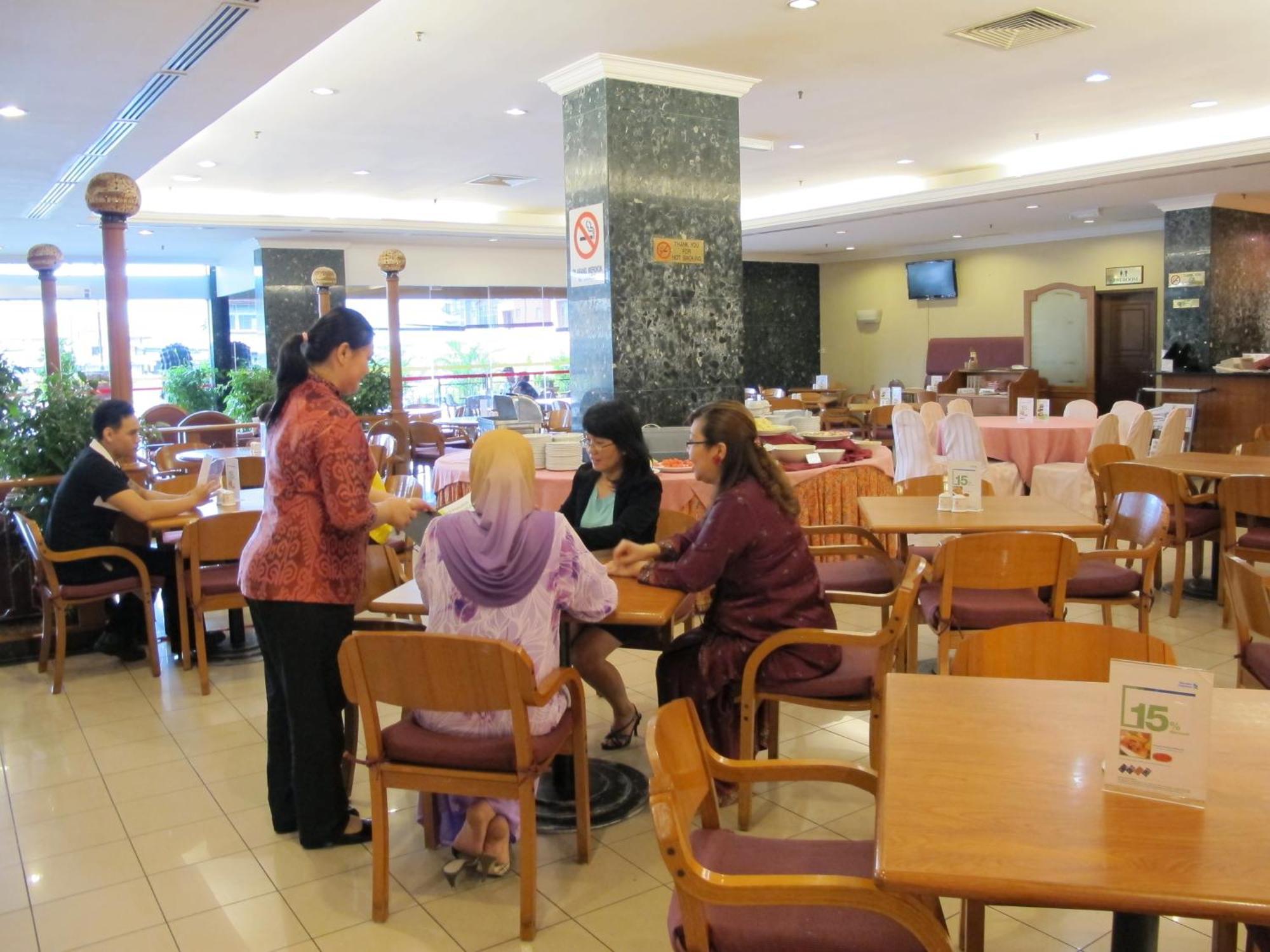 Hotel Grand Continental Kuching Exterior photo