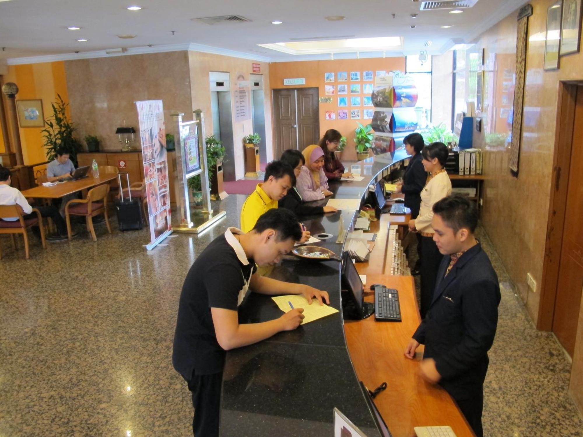 Hotel Grand Continental Kuching Exterior photo