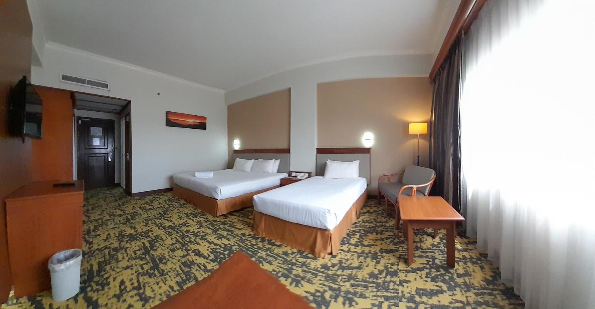 Hotel Grand Continental Kuching Exterior photo