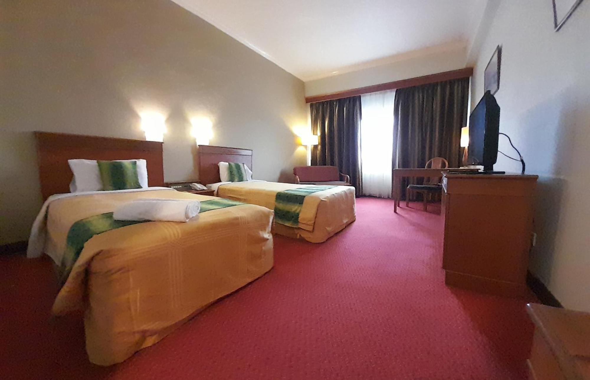 Hotel Grand Continental Kuching Exterior photo