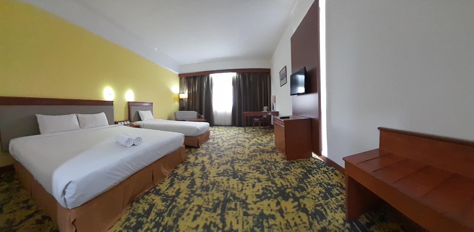 Hotel Grand Continental Kuching Exterior photo