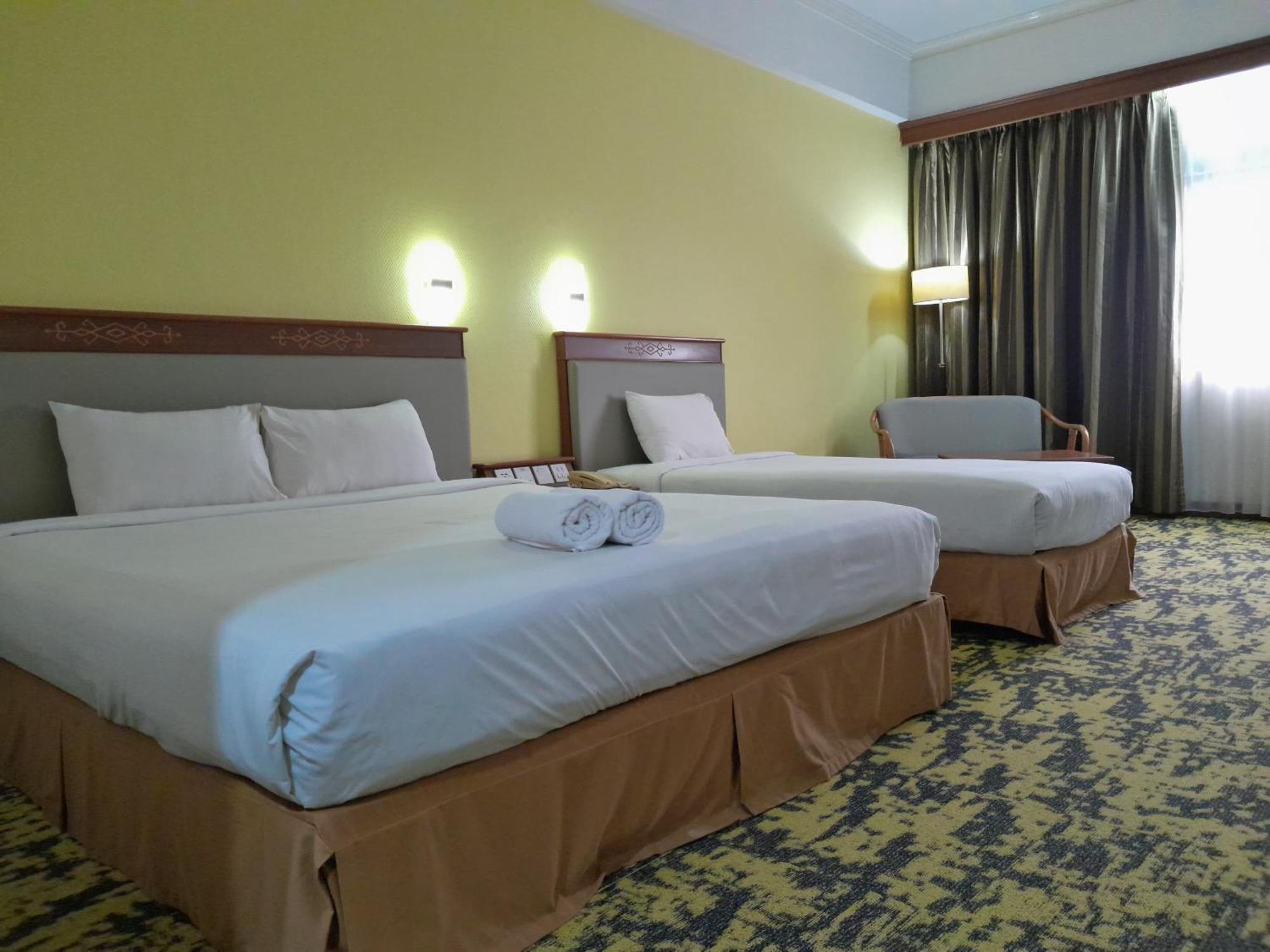 Hotel Grand Continental Kuching Exterior photo