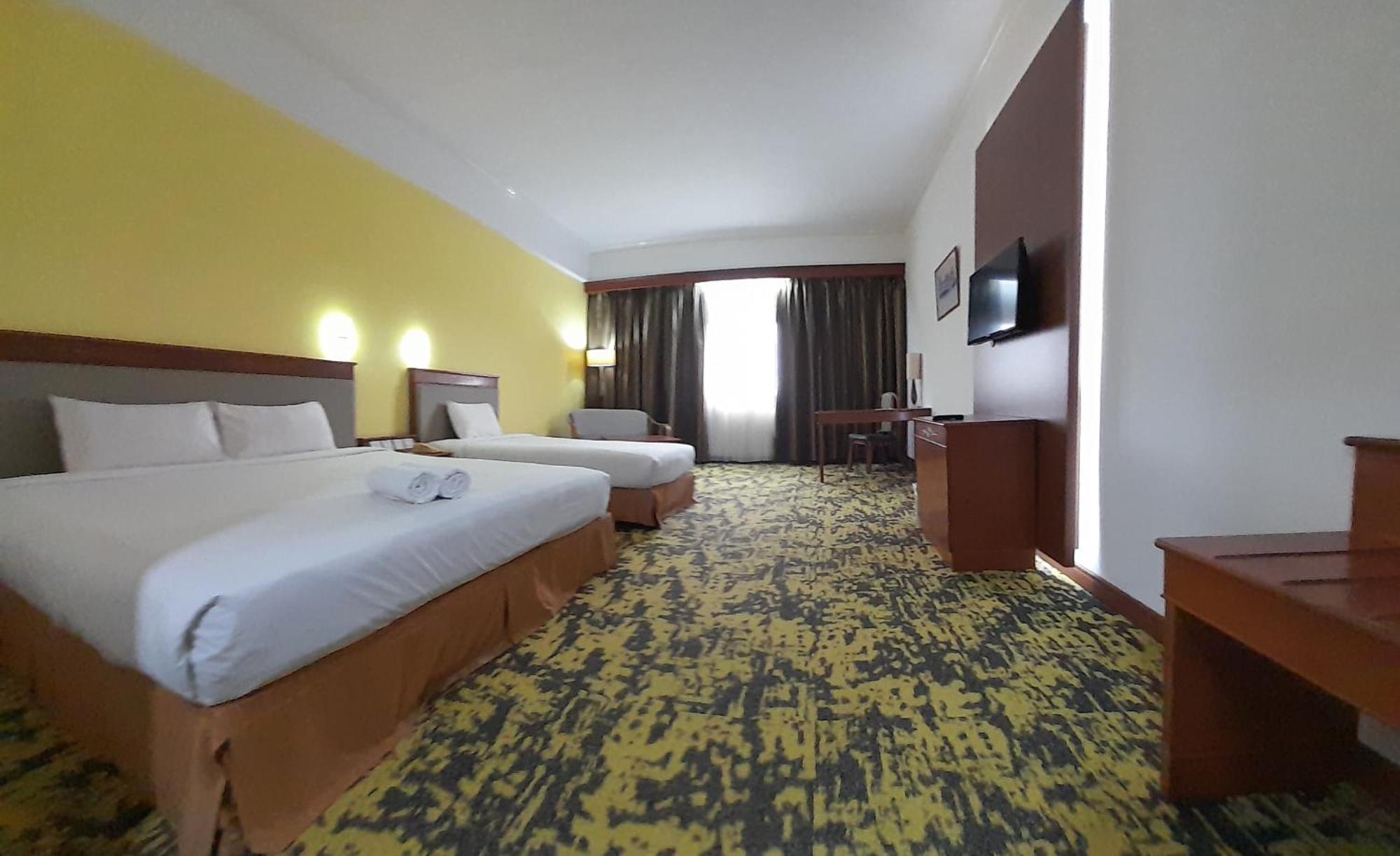 Hotel Grand Continental Kuching Exterior photo
