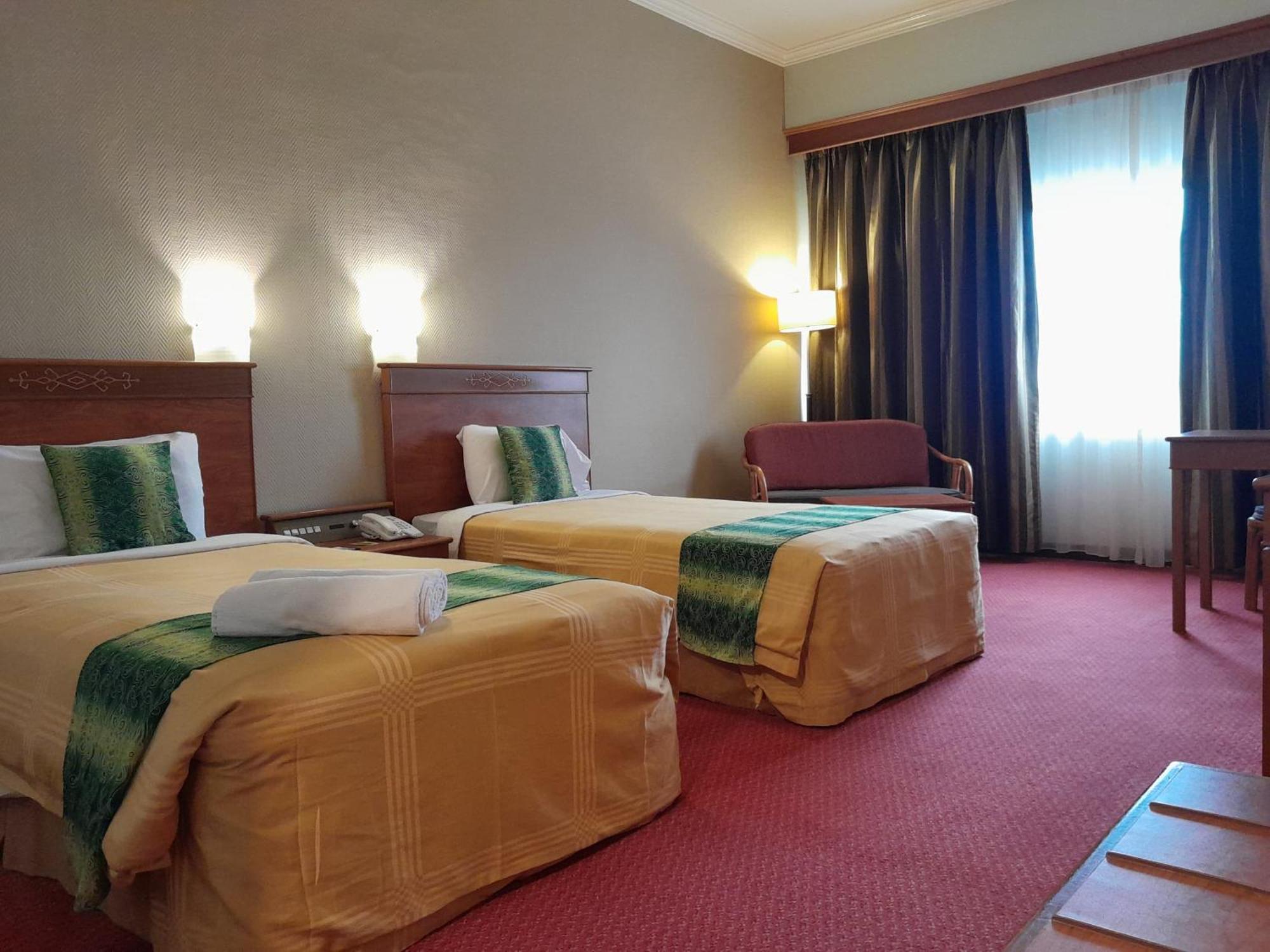 Hotel Grand Continental Kuching Exterior photo