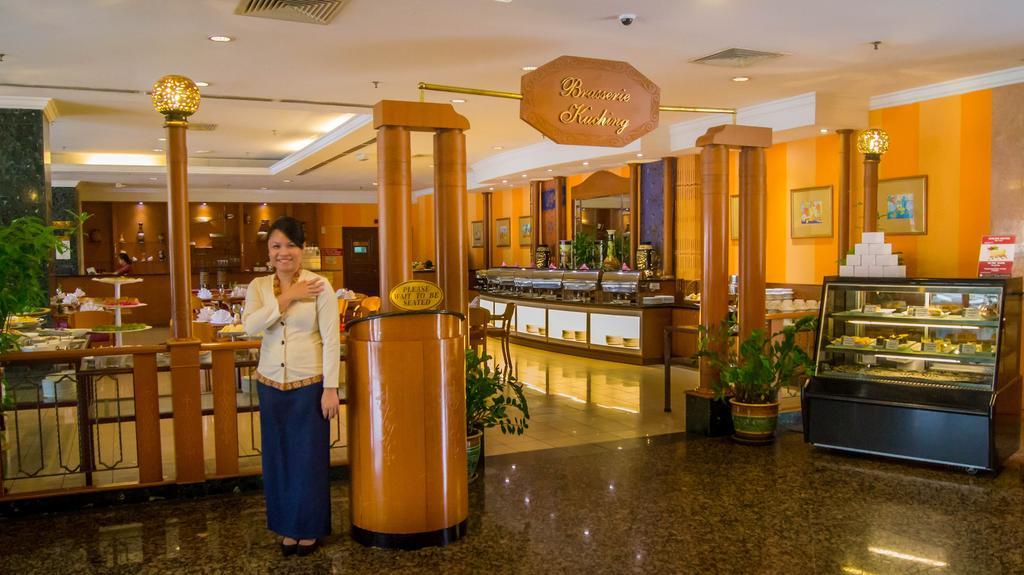 Hotel Grand Continental Kuching Exterior photo