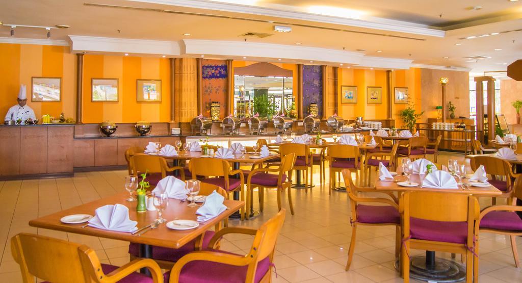 Hotel Grand Continental Kuching Exterior photo