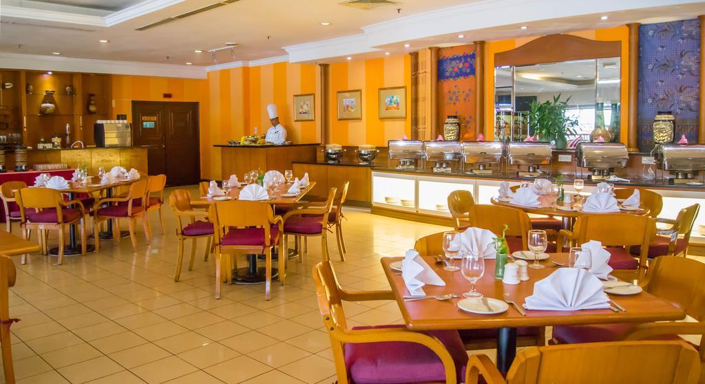 Hotel Grand Continental Kuching Exterior photo