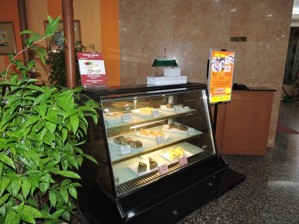 Hotel Grand Continental Kuching Exterior photo