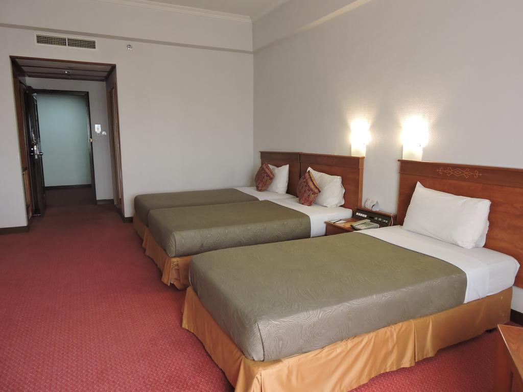 Hotel Grand Continental Kuching Exterior photo