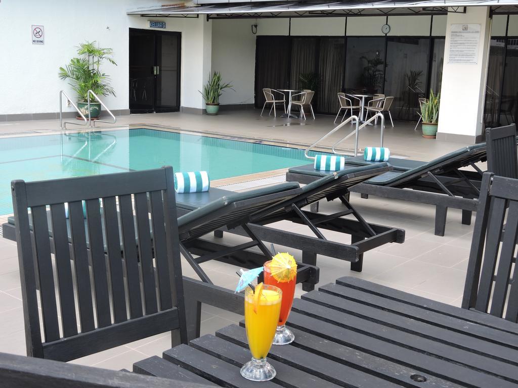 Hotel Grand Continental Kuching Exterior photo