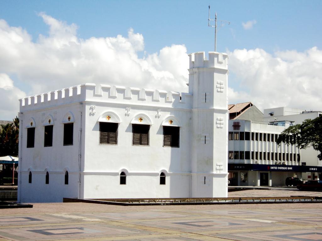 Hotel Grand Continental Kuching Exterior photo