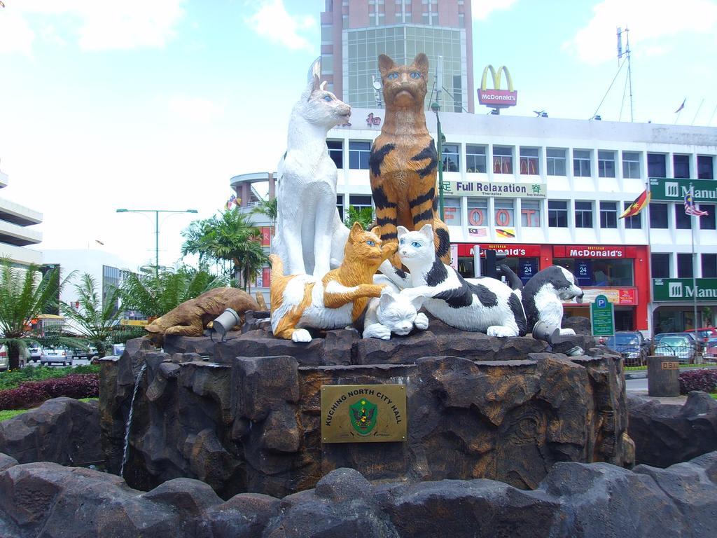 Hotel Grand Continental Kuching Exterior photo